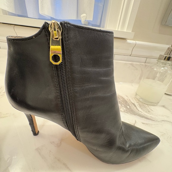 Louise et Cie Black Ankle Booties. Size 8.5 - Picture 6 of 13